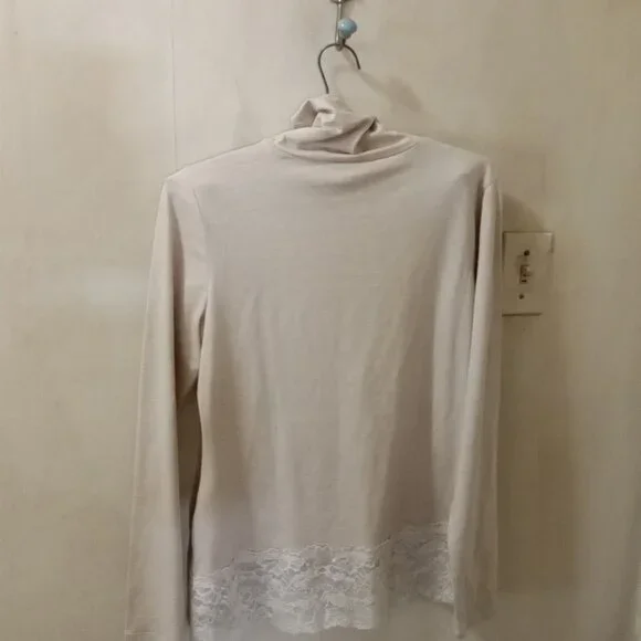 Sundance Sz M beige lightweight Turtleneck top with lace on bottom - Picture 4 of 5